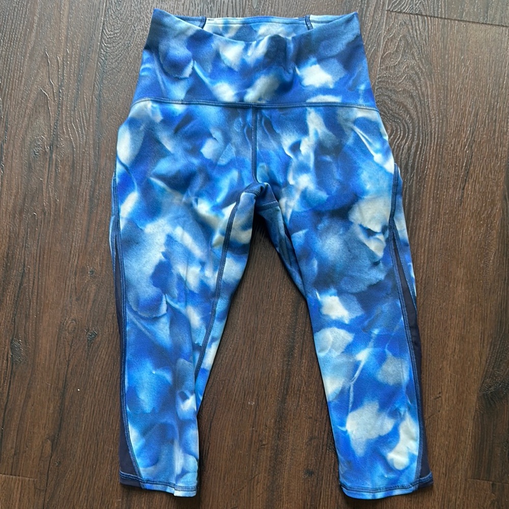 Lululemon Blue Patterned Womens Capri Leggings - Picture 1 of 3